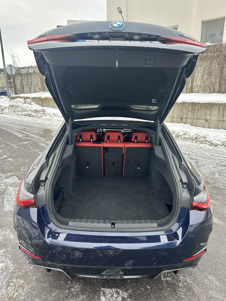 BMW i4 nuomojama masina