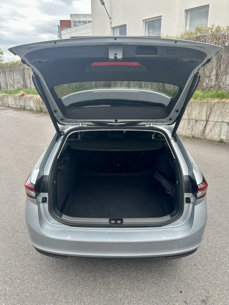 Skoda SUPERB nuomojama masina
