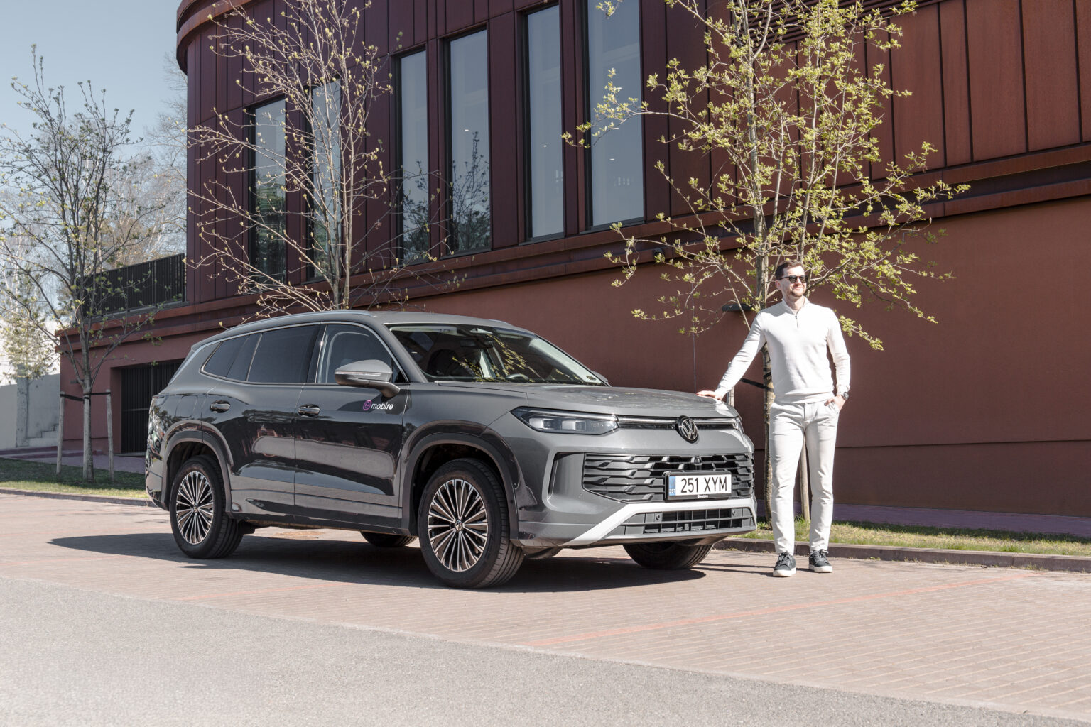 Naujas Volkswagen Tayron visureigis ir verslo klientas – pilno serviso automobilių nuoma įmonėms.